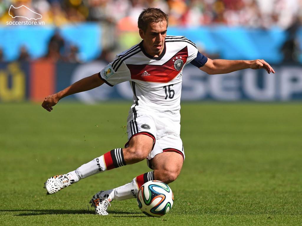 Philipp Lahm vô địch WC cùng với Adidas 11 Pro